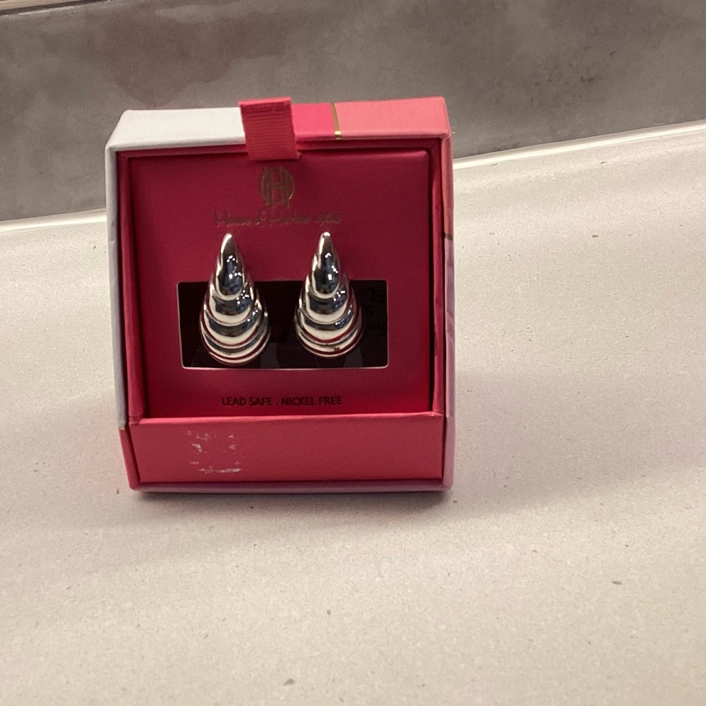 House of Harlow 1960 pierced earrings scalloped silver tone classic design. NIB